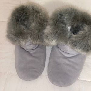 RH fur slippers